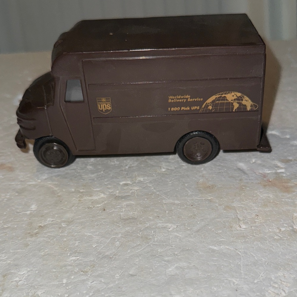 Vintage 1977 UPS plastic package delivery truck